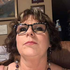 Meet your Posher, Lorrie